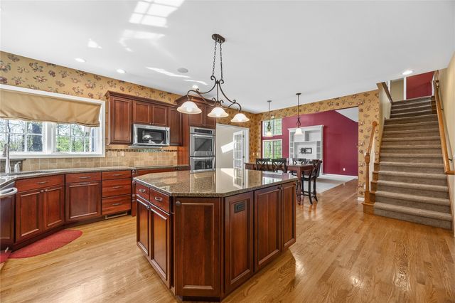 4899 Oak Grove Court NE, Cedar Rapids, IA 52411