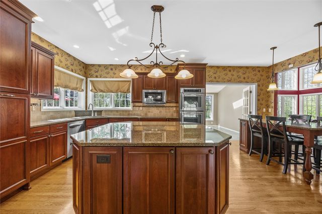 4899 Oak Grove Court NE, Cedar Rapids, IA 52411