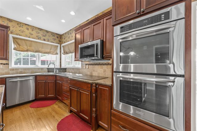 4899 Oak Grove Court NE, Cedar Rapids, IA 52411
