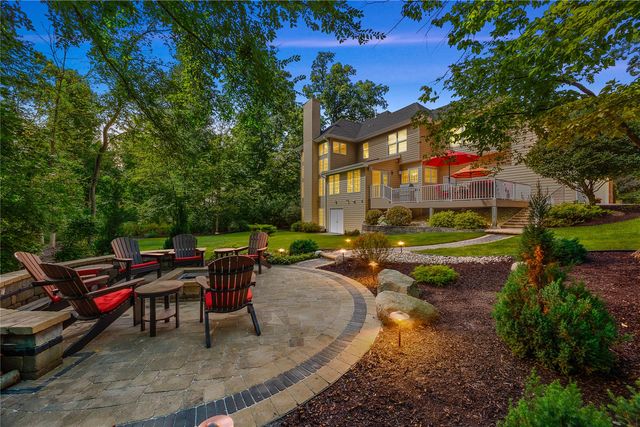 4899 Oak Grove Court NE, Cedar Rapids, IA 52411