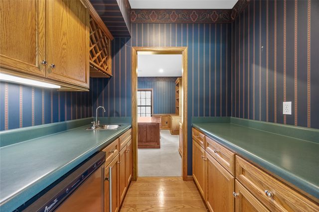 4899 Oak Grove Court NE, Cedar Rapids, IA 52411