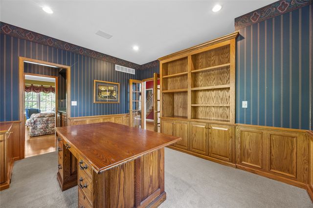 4899 Oak Grove Court NE, Cedar Rapids, IA 52411