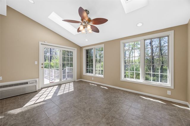 4899 Oak Grove Court NE, Cedar Rapids, IA 52411