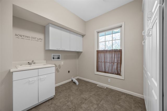 4899 Oak Grove Court NE, Cedar Rapids, IA 52411