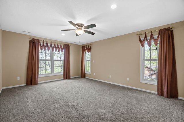 4899 Oak Grove Court NE, Cedar Rapids, IA 52411