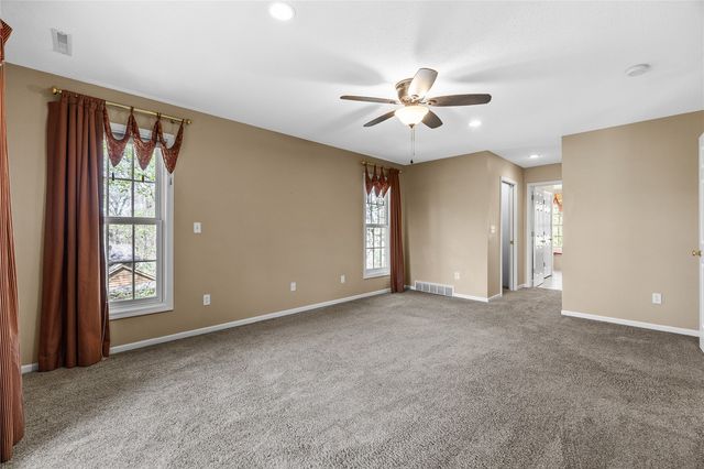 4899 Oak Grove Court NE, Cedar Rapids, IA 52411