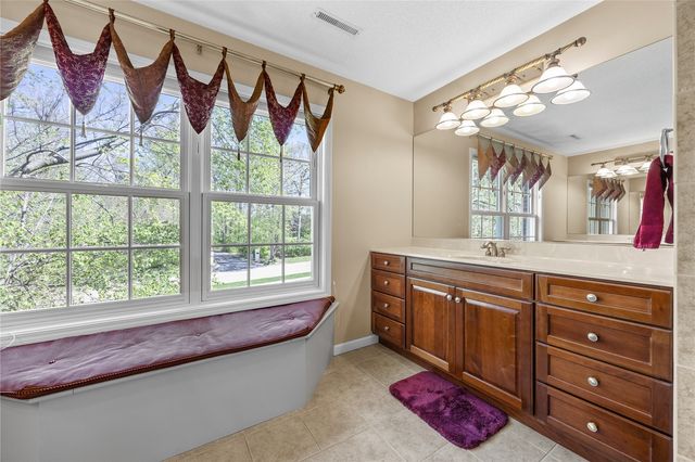 4899 Oak Grove Court NE, Cedar Rapids, IA 52411