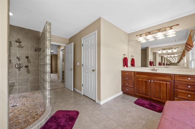 4899 Oak Grove Court NE, Cedar Rapids, IA 52411