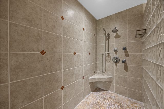 4899 Oak Grove Court NE, Cedar Rapids, IA 52411