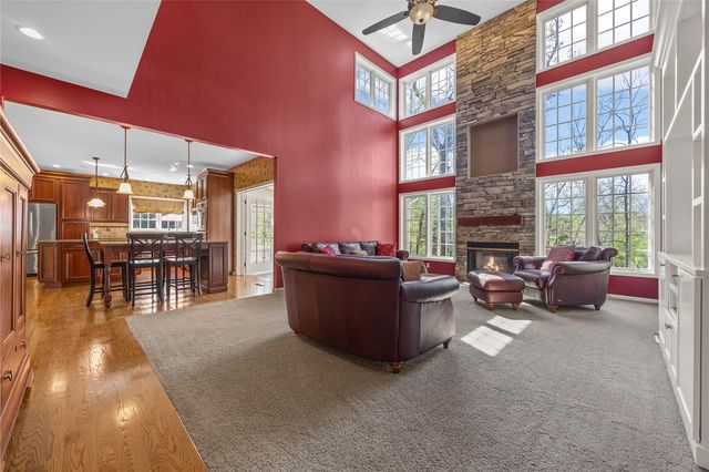 4899 Oak Grove Court NE, Cedar Rapids, IA 52411