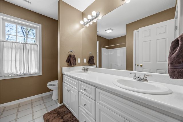 4899 Oak Grove Court NE, Cedar Rapids, IA 52411