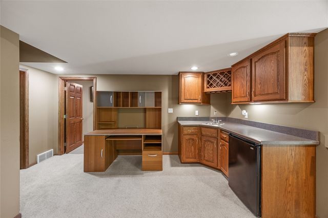 4899 Oak Grove Court NE, Cedar Rapids, IA 52411