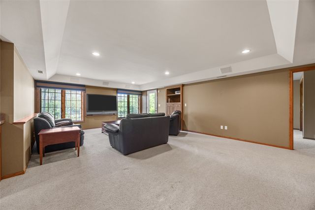 4899 Oak Grove Court NE, Cedar Rapids, IA 52411