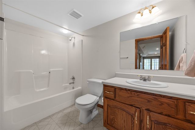 4899 Oak Grove Court NE, Cedar Rapids, IA 52411