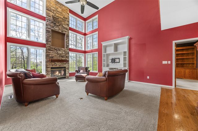 4899 Oak Grove Court NE, Cedar Rapids, IA 52411