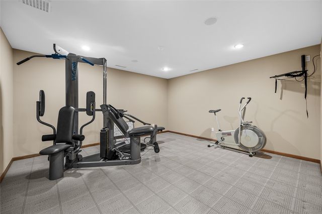 4899 Oak Grove Court NE, Cedar Rapids, IA 52411