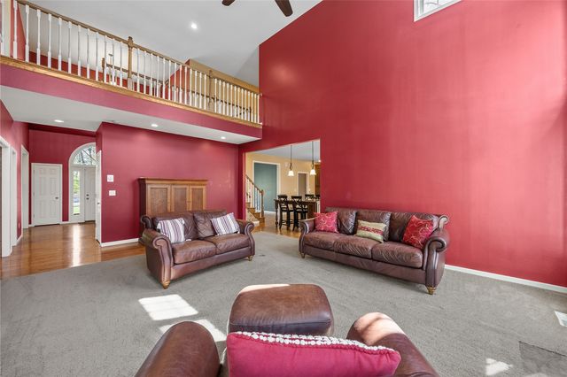4899 Oak Grove Court NE, Cedar Rapids, IA 52411