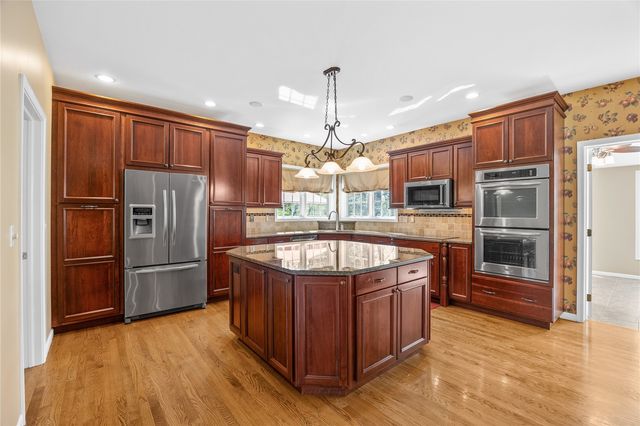 4899 Oak Grove Court NE, Cedar Rapids, IA 52411