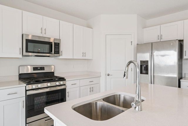 33813 SKY BLOSSOM CIRCLE, Leesburg, FL 34788