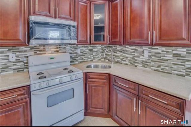 36 Lee Avenue, Bridgeport, CT 06605