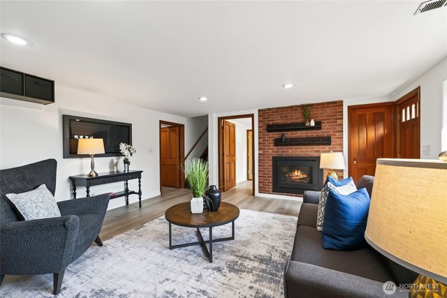 629 SW 3rd Place, Renton, WA 98057