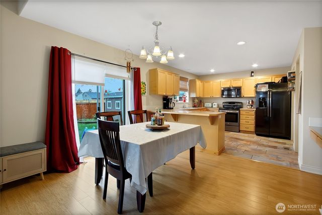 16566 Rainier View Drive SE, Yelm, WA 98597