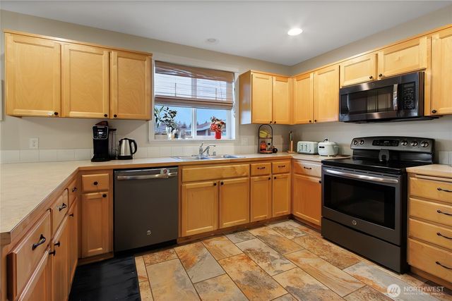 16566 Rainier View Drive SE, Yelm, WA 98597