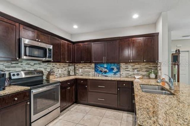 994 CELTIC CIRCLE, Tarpon Springs, FL 34689