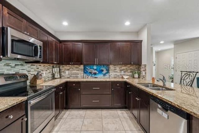 994 CELTIC CIRCLE, Tarpon Springs, FL 34689