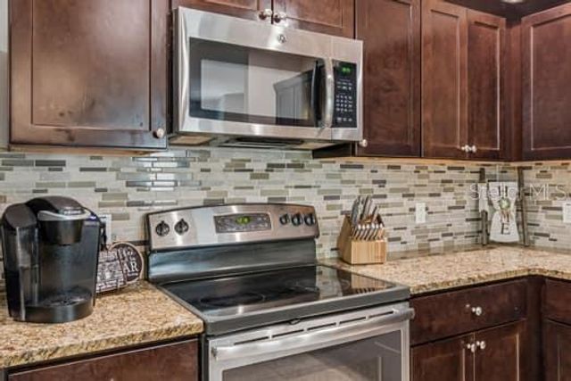 994 CELTIC CIRCLE, Tarpon Springs, FL 34689