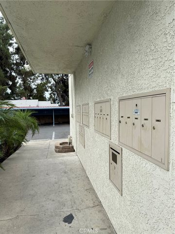 1525 E Lynwood Drive, San Bernardino, CA 92404