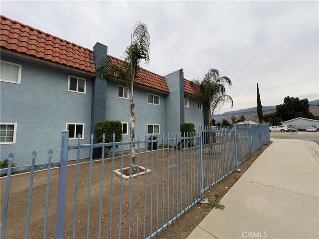 1525 E Lynwood Drive, San Bernardino, CA 92404