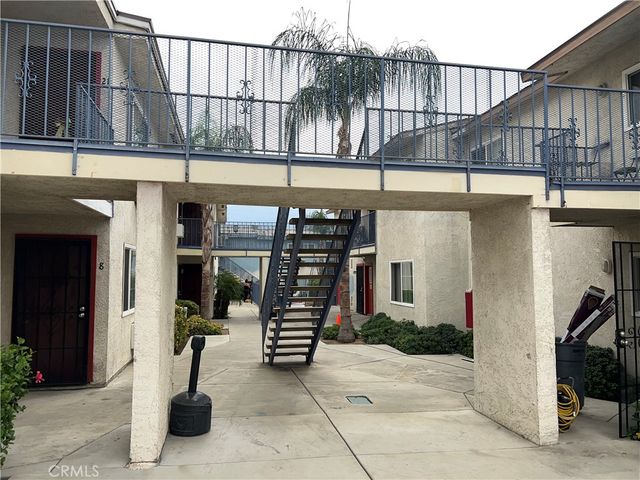 1525 E Lynwood Drive, San Bernardino, CA 92404