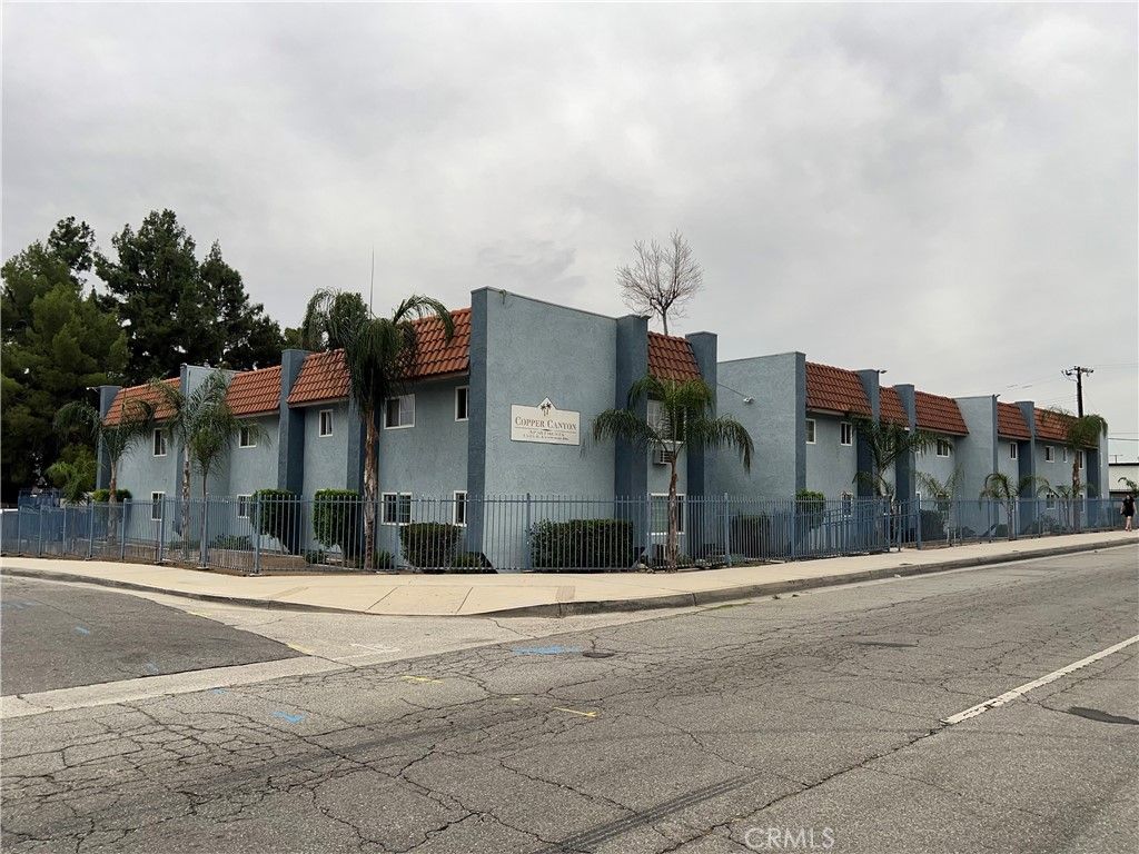 1525 E Lynwood Drive, San Bernardino, CA 92404