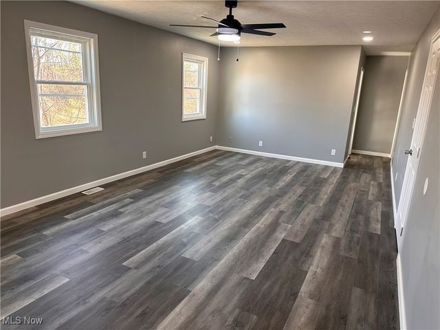 143 Elsie Drive, Cambridge, OH 43725