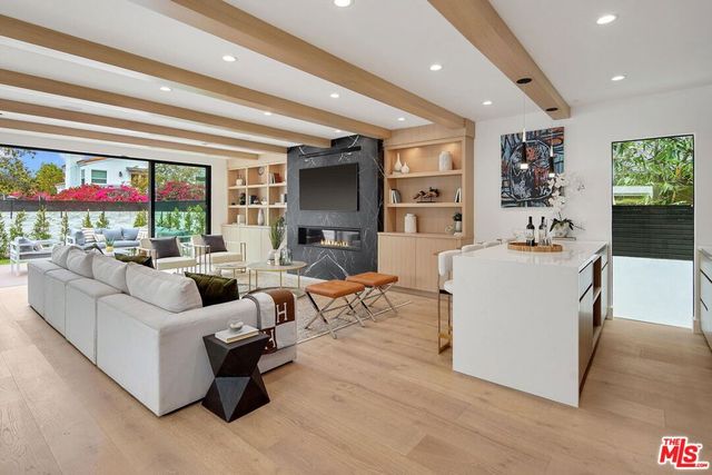 3621 Maplewood Avenue, Los Angeles, CA 90066