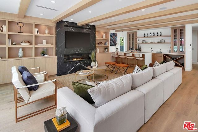 3621 Maplewood Avenue, Los Angeles, CA 90066