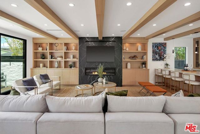 3621 Maplewood Avenue, Los Angeles, CA 90066