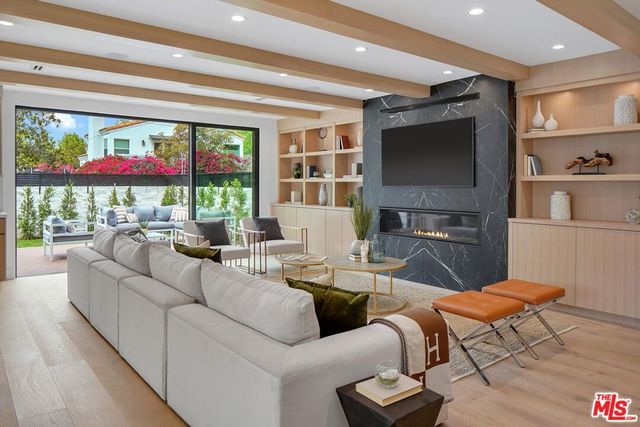 3621 Maplewood Avenue, Los Angeles, CA 90066