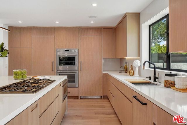 3621 Maplewood Avenue, Los Angeles, CA 90066