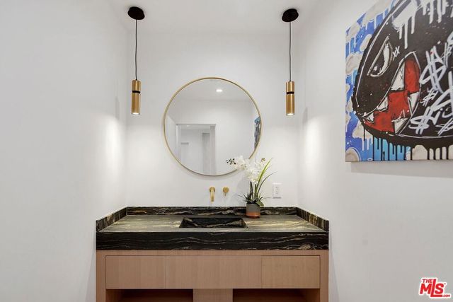 3621 Maplewood Avenue, Los Angeles, CA 90066