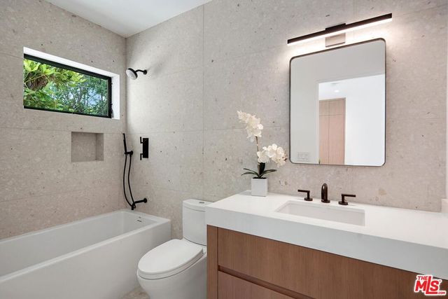 3621 Maplewood Avenue, Los Angeles, CA 90066