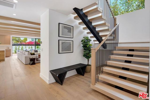 3621 Maplewood Avenue, Los Angeles, CA 90066