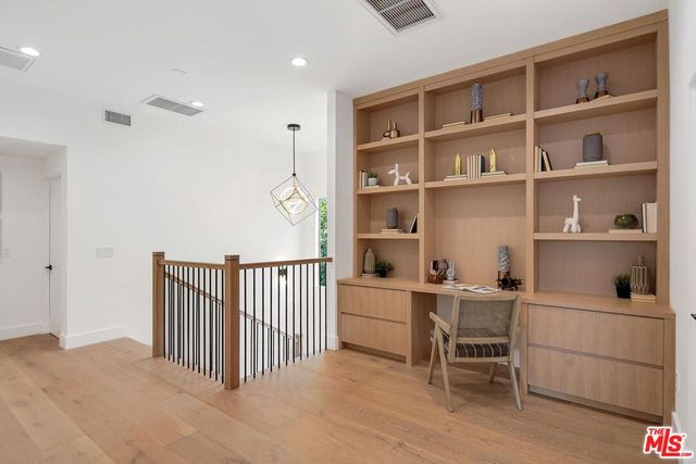 3621 Maplewood Avenue, Los Angeles, CA 90066