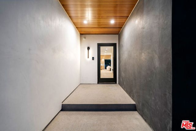 3621 Maplewood Avenue, Los Angeles, CA 90066