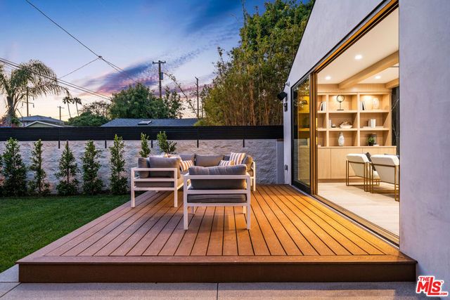 3621 Maplewood Avenue, Los Angeles, CA 90066
