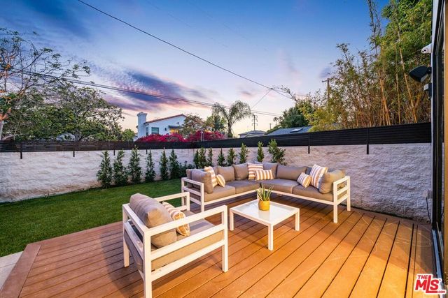 3621 Maplewood Avenue, Los Angeles, CA 90066