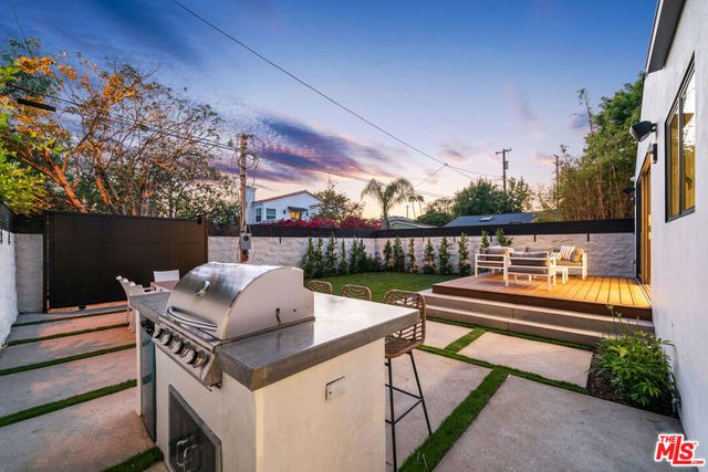 3621 Maplewood Avenue, Los Angeles, CA 90066