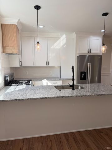 1059 W Broad Street, Danville, VA 24541