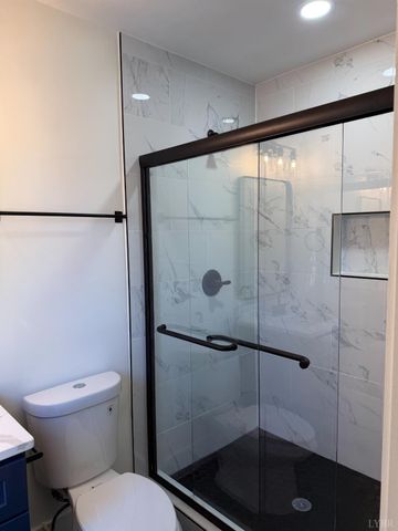 1059 W Broad Street, Danville, VA 24541